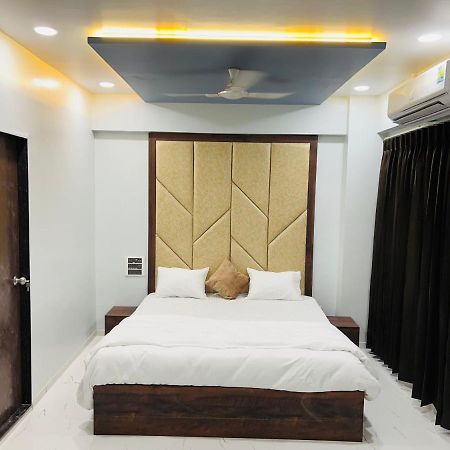 Hotel New City Light 苏拉特 外观 照片