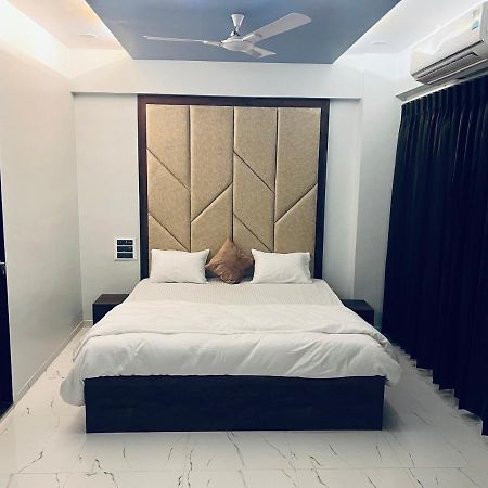 Hotel New City Light 苏拉特 外观 照片