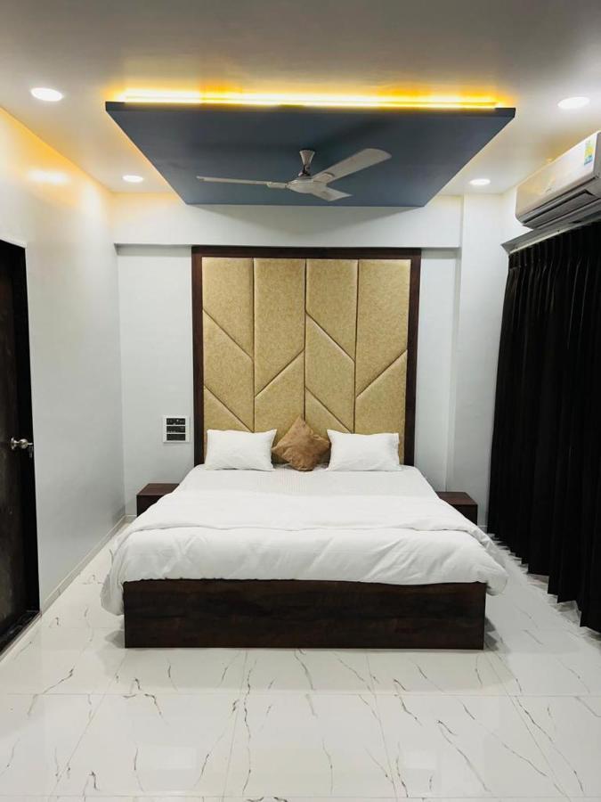 Hotel New City Light 苏拉特 外观 照片