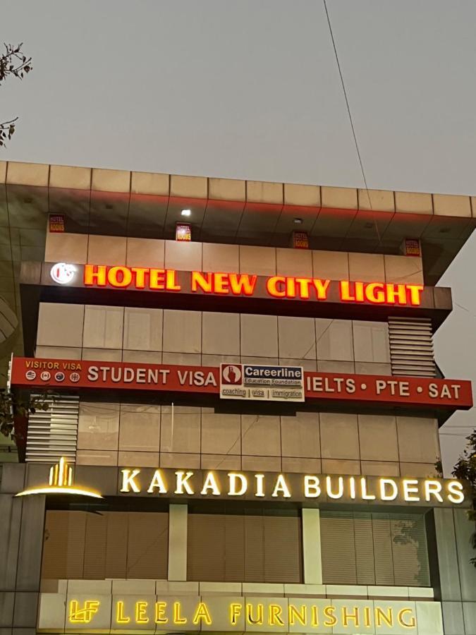 Hotel New City Light 苏拉特 外观 照片