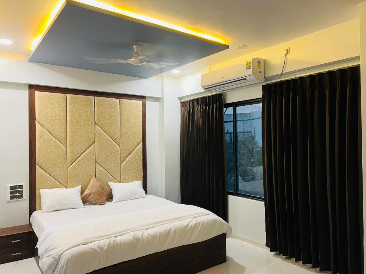 Hotel New City Light 苏拉特 外观 照片