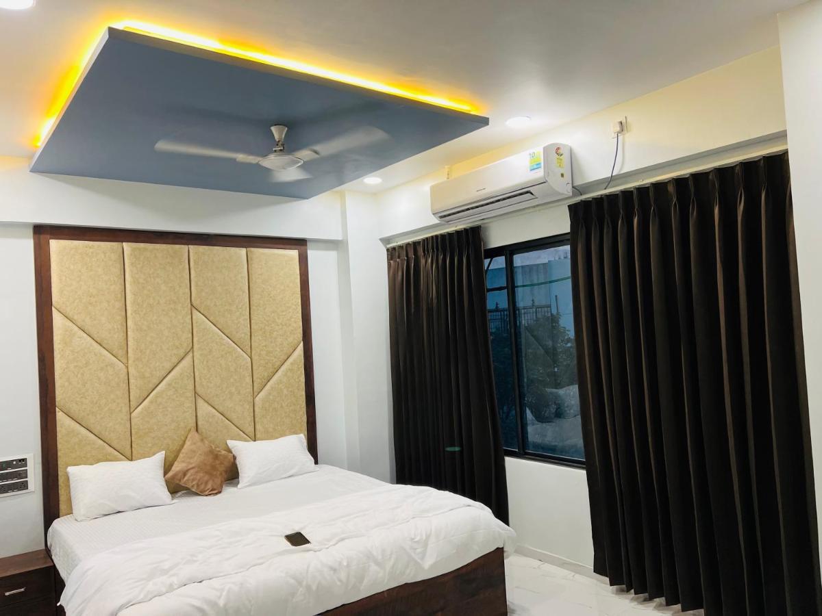 Hotel New City Light 苏拉特 外观 照片