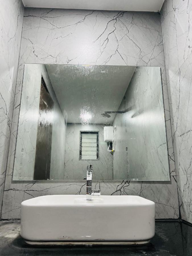 Hotel New City Light 苏拉特 外观 照片