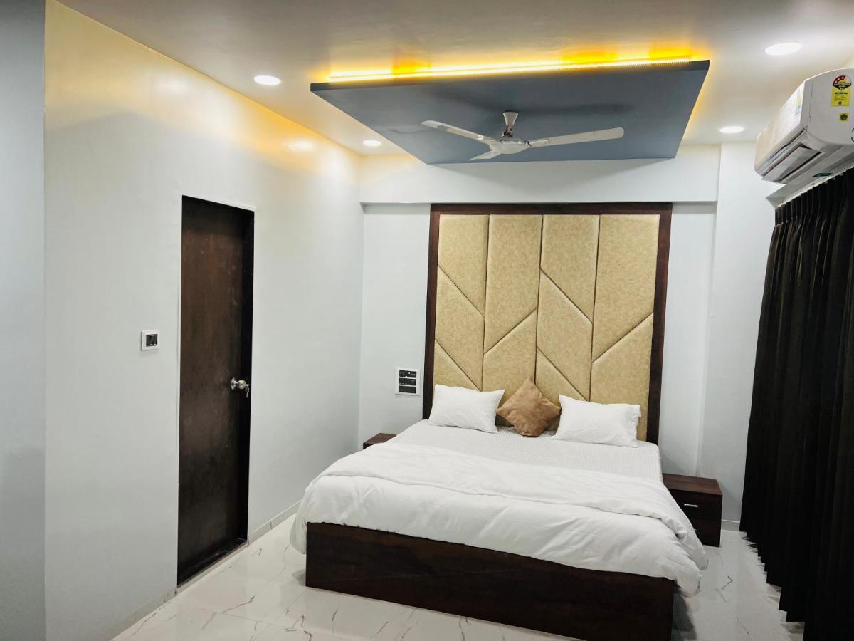 Hotel New City Light 苏拉特 外观 照片