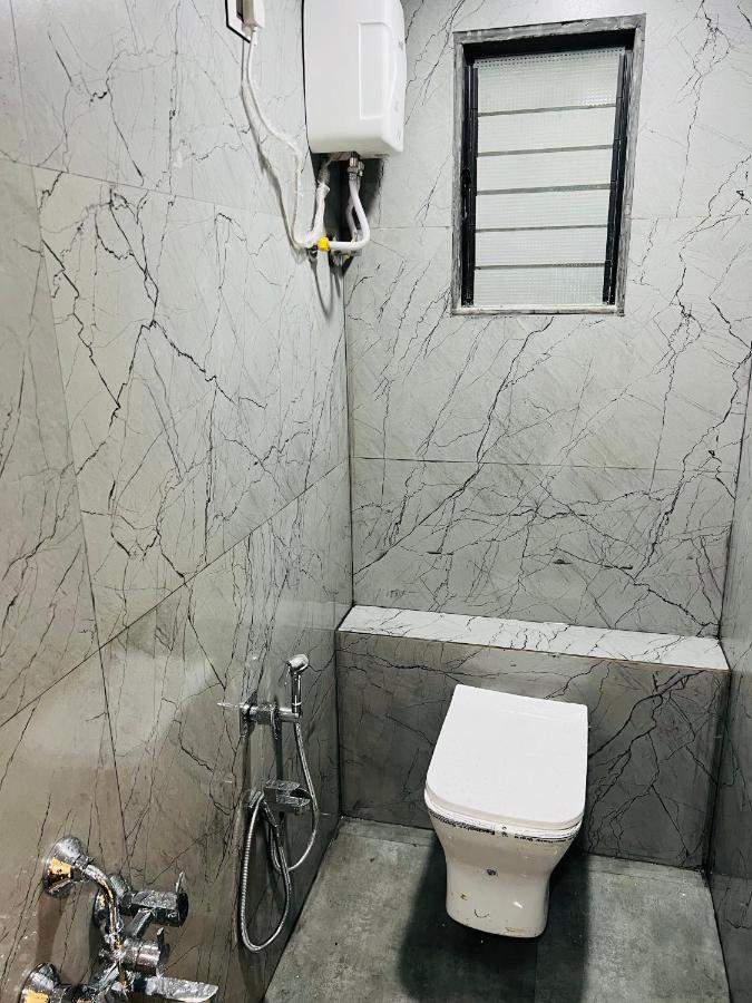 Hotel New City Light 苏拉特 外观 照片