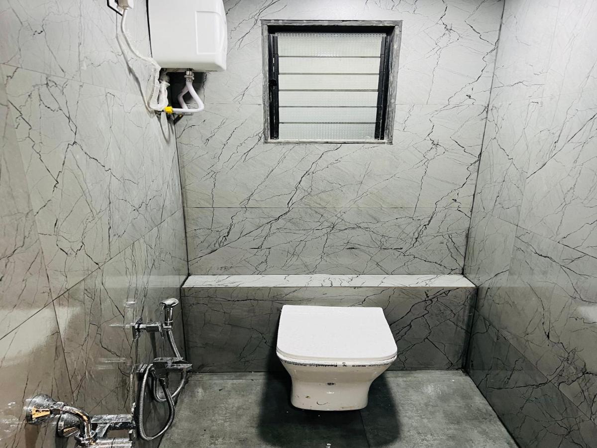 Hotel New City Light 苏拉特 外观 照片