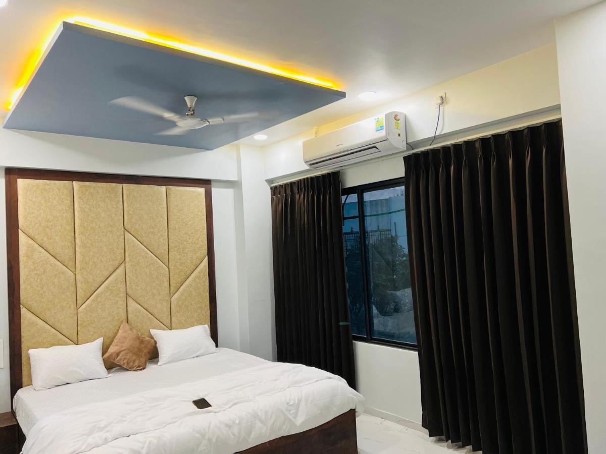 Hotel New City Light 苏拉特 外观 照片
