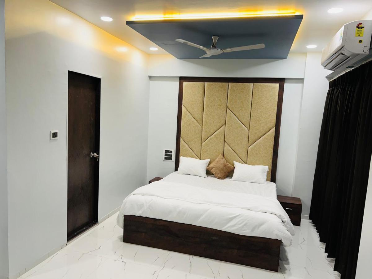Hotel New City Light 苏拉特 外观 照片