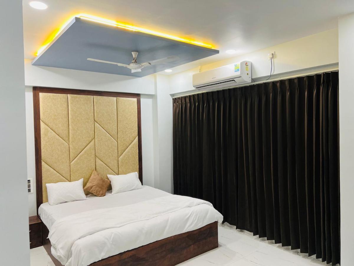 Hotel New City Light 苏拉特 外观 照片
