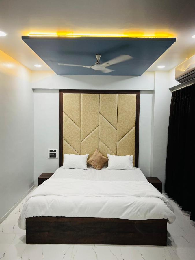 Hotel New City Light 苏拉特 外观 照片
