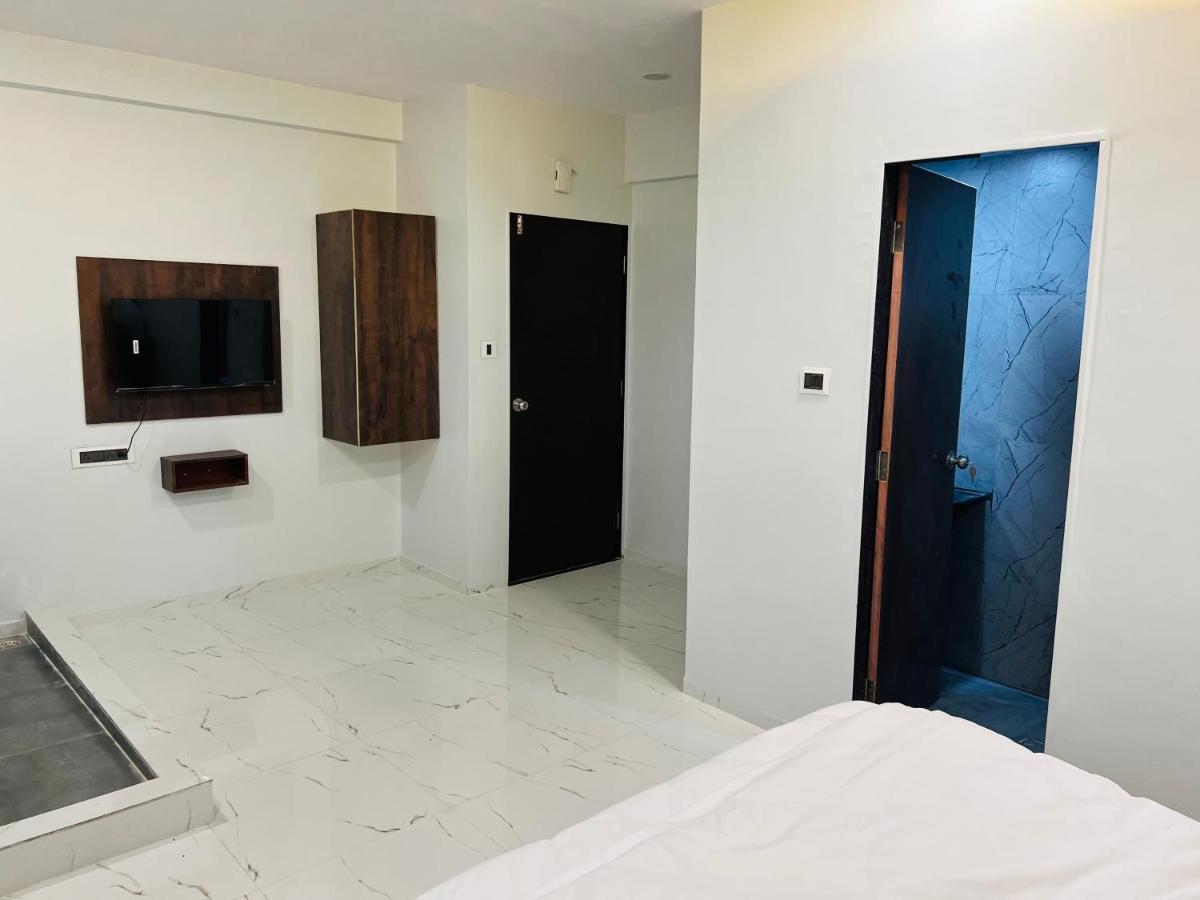 Hotel New City Light 苏拉特 外观 照片